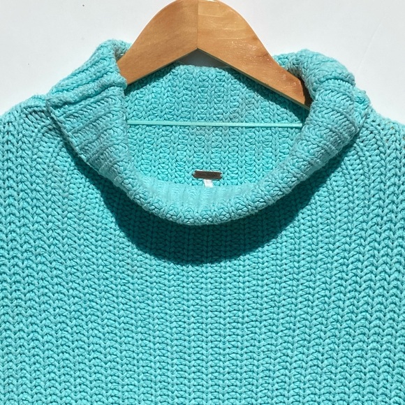 FREE PEOPLE Women’s RARE In Too Deep Turtleneck Sweater Aqua Blue Size Small - Picture 4 of 8